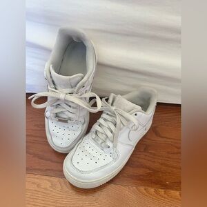 Nike Air Force 1 07 White Sneakers Size 6.5